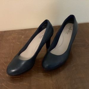 Clark’s Black Dress Pumps